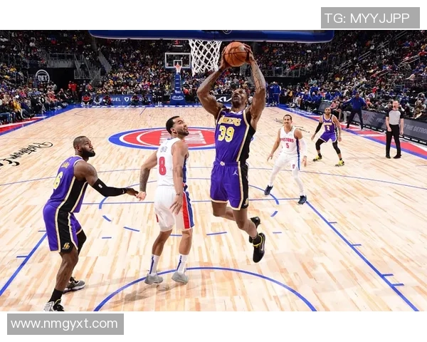 湖人对决活塞精彩回顾12月3日篮球网赛事分析与亮点总结