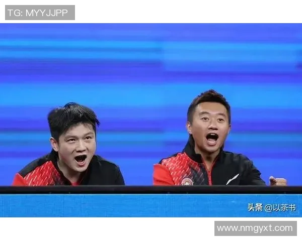 笑喷！赵子豪颁奖要抢樊振东大湾鸡玩一玩，东哥立刻拿回来：想得美！